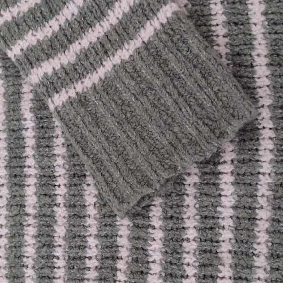 American Eagle Outfitters Oversize Jegging Fit Henley Pullover Sweater Size S - Picture 10 of 11